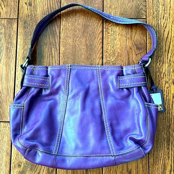 Tignanello purple Leather Shoulder Bag with Magnetic Leather Closure - Picture 3 of 4